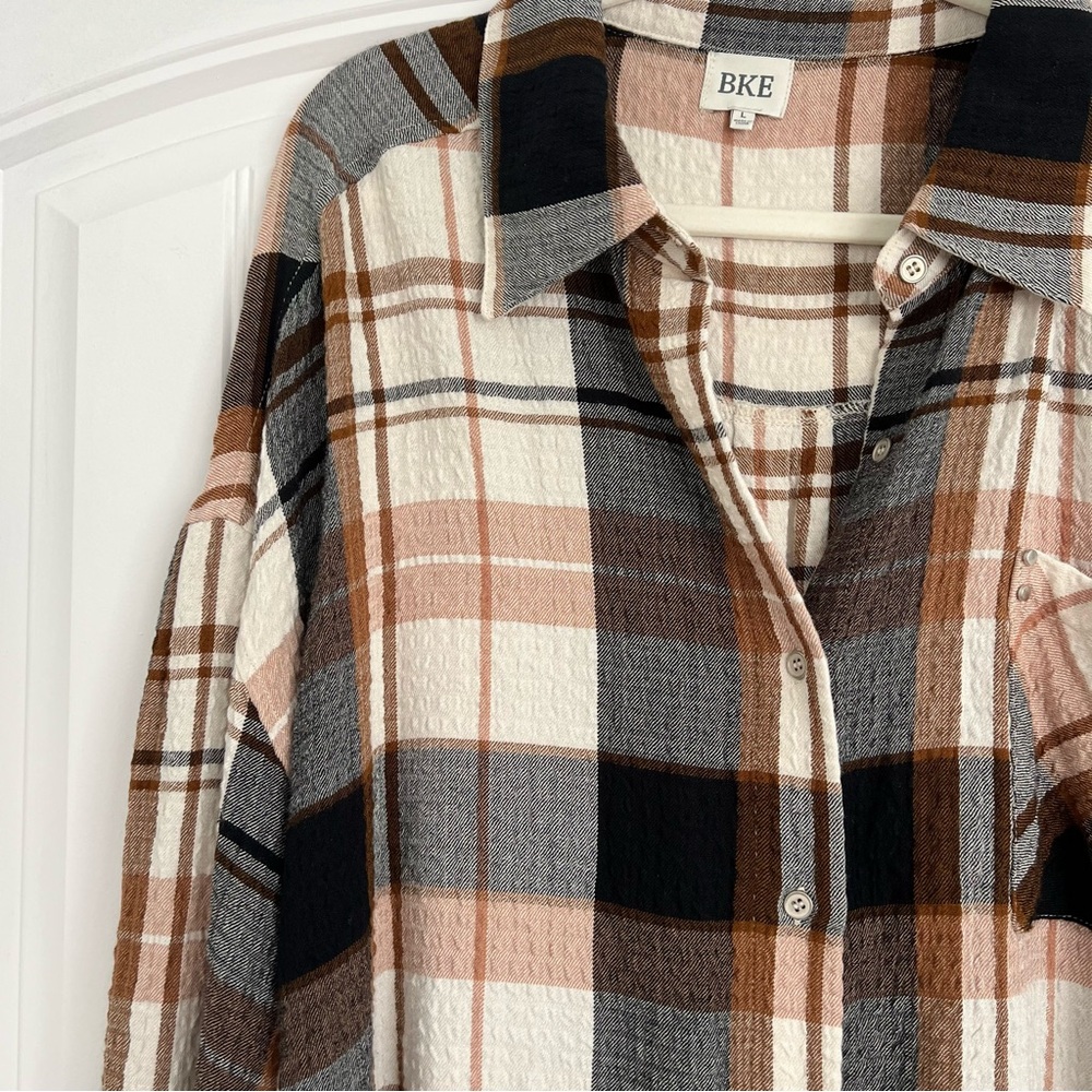 BKE Women’s Brown/Black and Cream Plaid Lightweight Waffle Knit Button Up Shirt - Picture 5 of 9